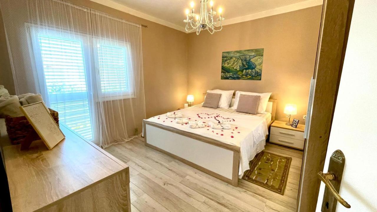 Apartment For 6 + Free Parking Place Задар Екстер'єр фото