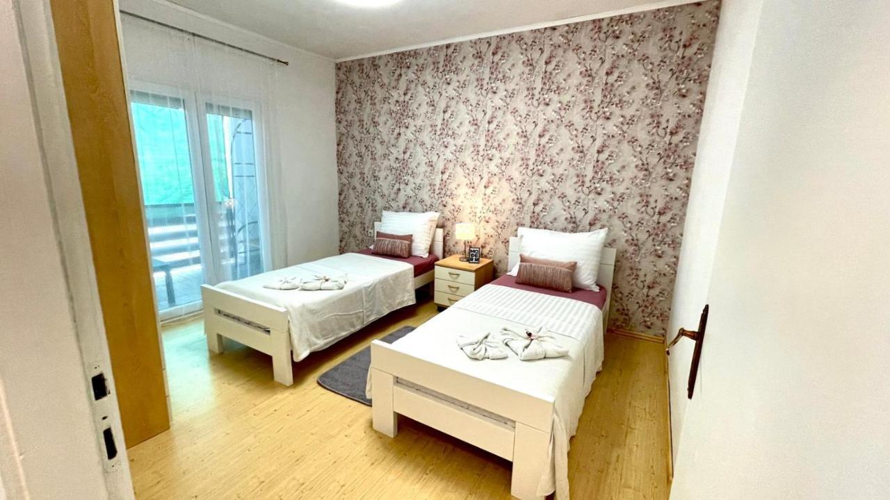 Apartment For 6 + Free Parking Place Задар Екстер'єр фото