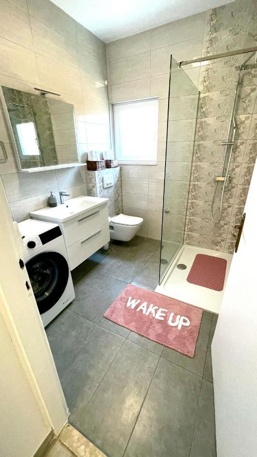 Apartment For 6 + Free Parking Place Задар Екстер'єр фото