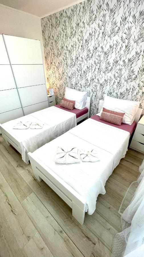 Apartment For 6 + Free Parking Place Задар Екстер'єр фото